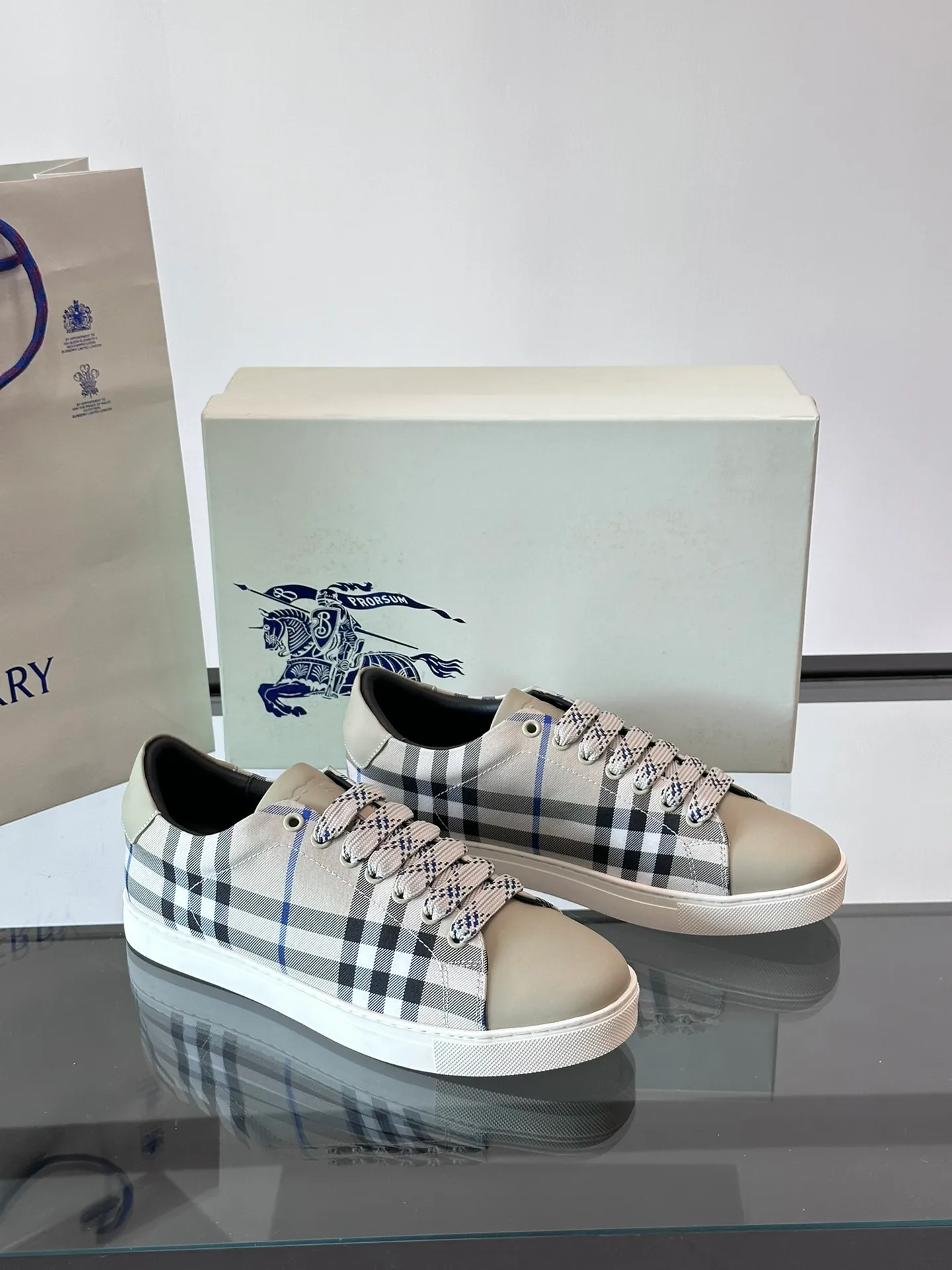 Men's shoes 💰p380 "Burberr＊" men's classic low-top sneakers, reinterpreted with Vintage retro plaid cotton and cowhide materials, decorated with a new brand logo. First-layer sheepskin lining, embossed Burberry lettering logo on the heel, T men's shoes 💰pU original outsole! Size: 38-44 (38.45 customized)